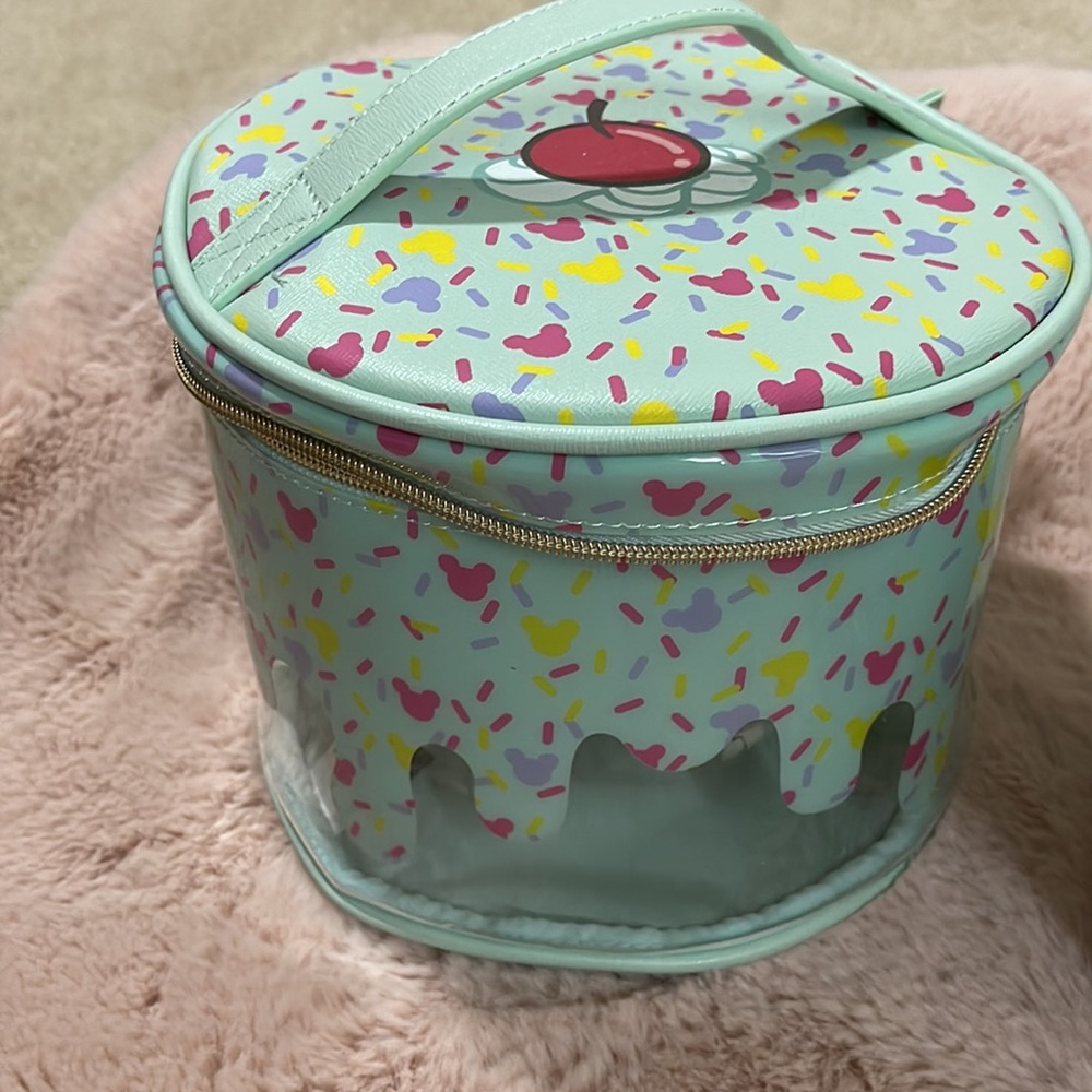 Danielle Nicole Disney Bag - image 4